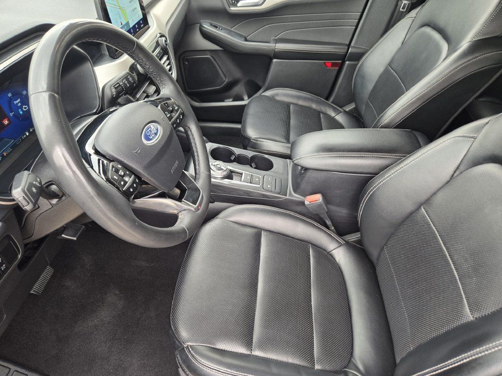 Used 2022 Ford Escape SEL w/ Technology Package FWD image 18