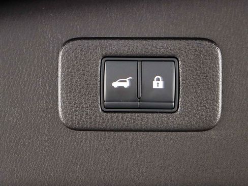 Used 2022 Nissan Armada SL w/ Captain's Chairs Package image 33