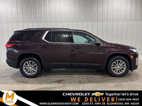 Used 2023 Chevrolet Traverse LT image 1