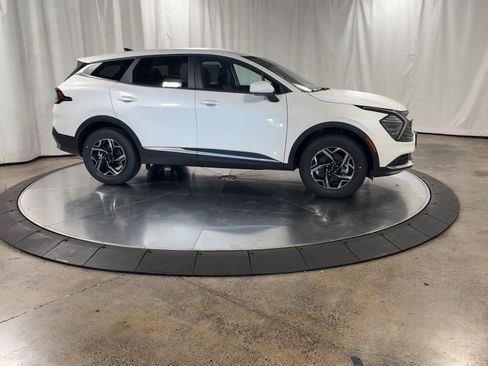 Certified 2025 Kia Sportage LX image 3