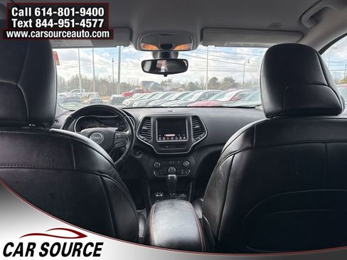 Used 2019 Jeep Cherokee Trailhawk AWD/4WD image 16