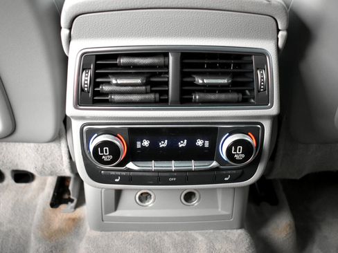 Used 2018 Audi Q7 3.0T Prestige w/ Prestige Package image 43