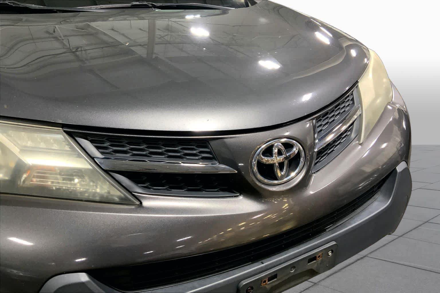 Used 2014 Toyota RAV4 XLE AWD/4WD image 30