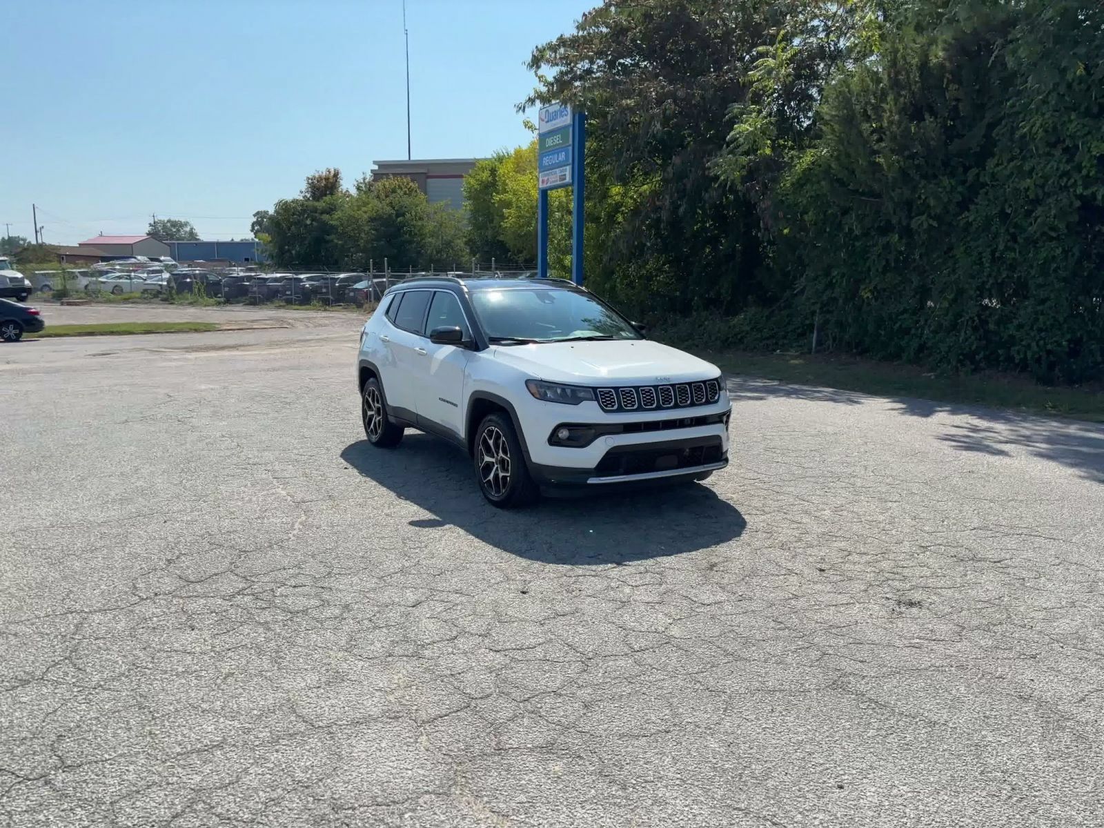 Used 2025 Jeep Compass Limited AWD/4WD image 3