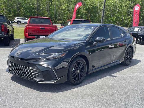 Used 2025 Toyota Camry SE w/ Multimedia Upgrade Package FWD image 5