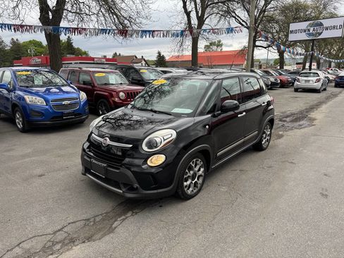 Used 2014 FIAT 500L Trekking w/ Popular Equipment Group FWD image 1