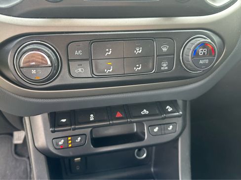 Used 2015 Chevrolet Colorado Z71 AWD/4WD image 16