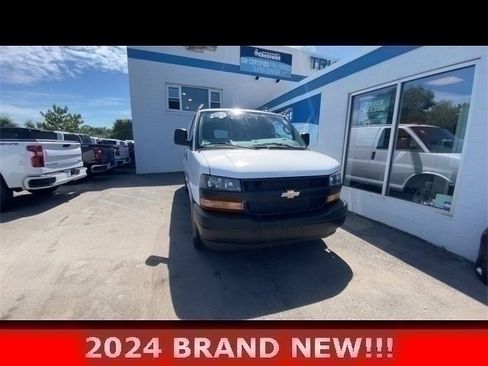 Used 2024 Chevrolet Express 2500 w/ Driver Convenience Package image 4
