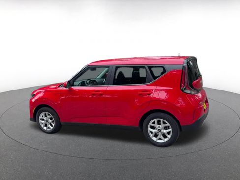 Used 2025 Kia Soul LX w/ LX Technology Package FWD image 9