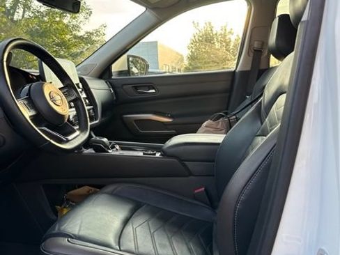 Used 2023 Nissan Pathfinder Platinum AWD/4WD image 2