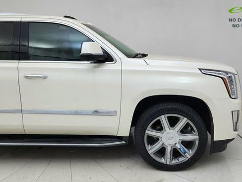 Used 2015 Cadillac Escalade Luxury RWD image 7