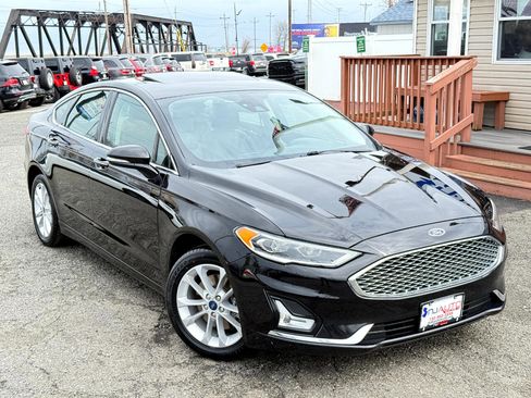 Used 2019 Ford Fusion Energi Titanium image 2