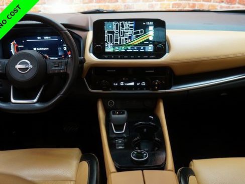 Used 2022 Nissan Rogue Platinum w/ Head-Up Display Package image 11