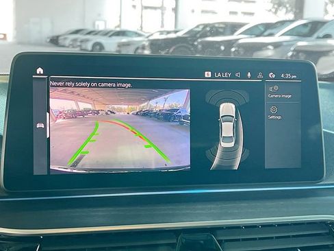 Used 2023 BMW 530e xDrive w/ Premium Package image 21