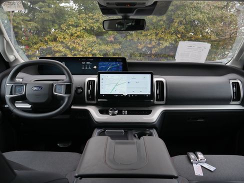 Certified 2025 Ford Expedition Max Active image 9