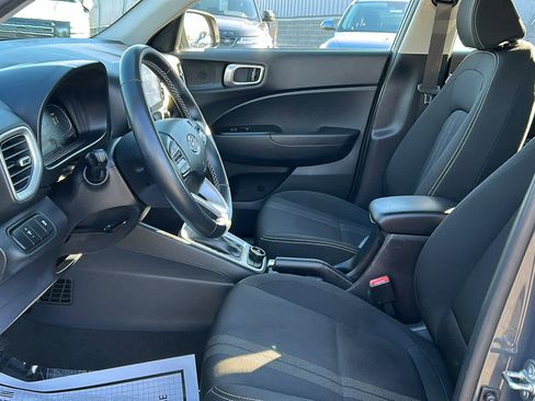 Used 2024 Hyundai Venue SEL image 9