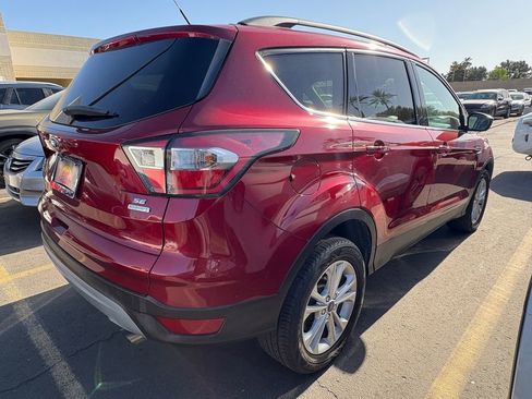 Used 2017 Ford Escape SE w/ Equipment Group 201A FWD image 4