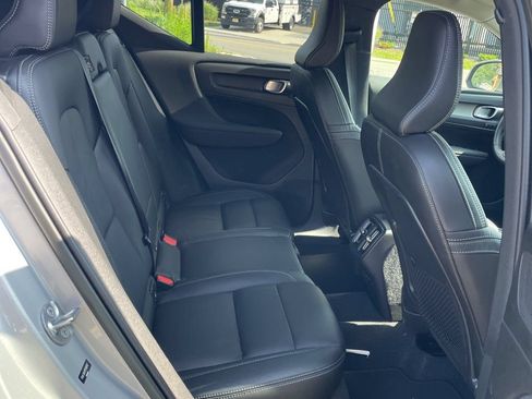 Used 2023 Volvo XC40 B5 Core w/ Climate Package AWD/4WD image 14