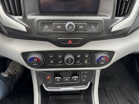 Used 2021 GMC Terrain SLE w/ Driver Convenience Package image 28