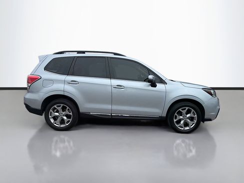 Used 2017 Subaru Forester 2.5i Touring image 2