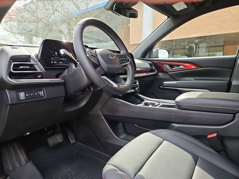 Certified 2025 Chevrolet Traverse Z71 w/ Driver Confidence Package image 10