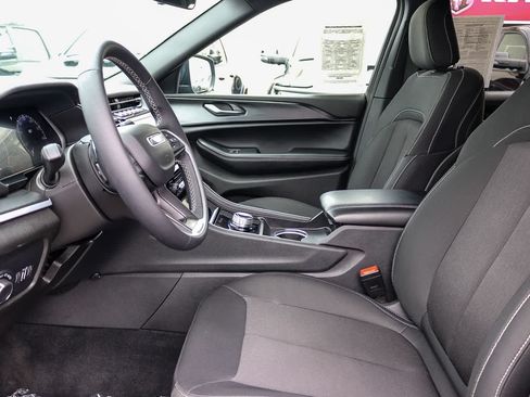 Used 2025 Jeep Grand Cherokee L Laredo RWD image 16