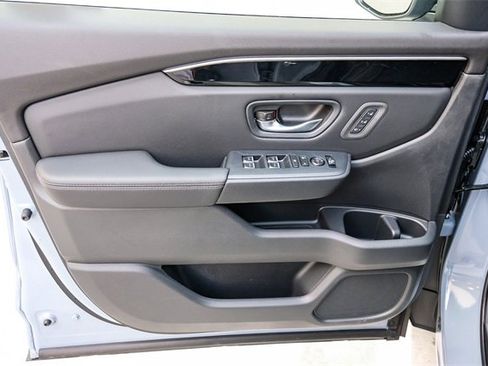 New 2025 Honda Pilot Touring image 29