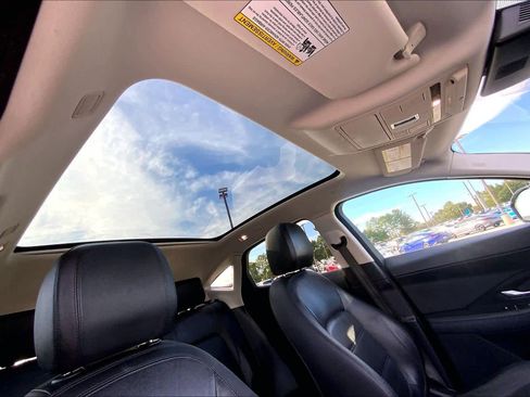 Used 2018 Jaguar E-PACE SE image 26