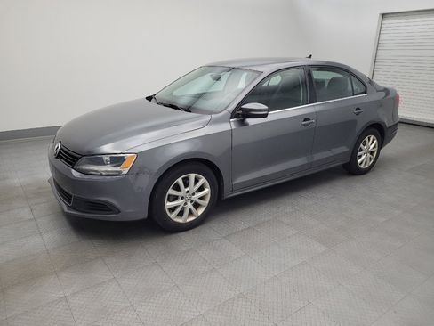 Used 2013 Volkswagen Jetta SE FWD image 2