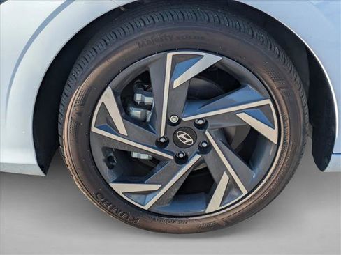 Used 2025 Hyundai Elantra Sport image 22