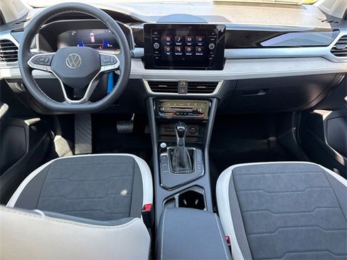New 2025 Volkswagen Taos SE image 24