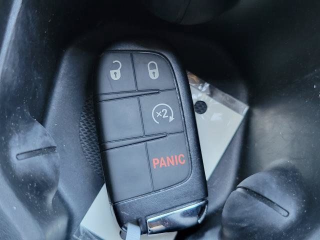 Used 2023 Jeep Compass Latitude AWD/4WD image 24