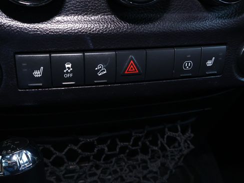 Used 2017 Jeep Wrangler Unlimited Sahara AWD/4WD image 25