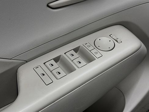 Used 2025 Hyundai Kona SEL image 15