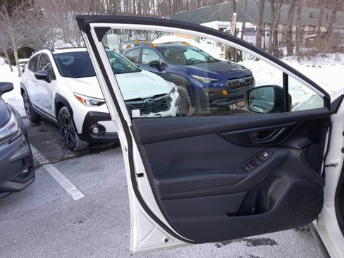 Used 2023 Subaru Crosstrek 2.0i Premium image 9