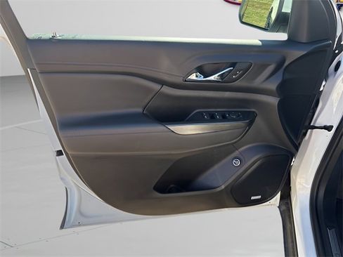 Used 2023 GMC Acadia SLT image 6