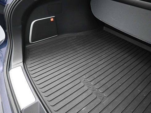 Used 2024 Toyota Venza Limited image 26