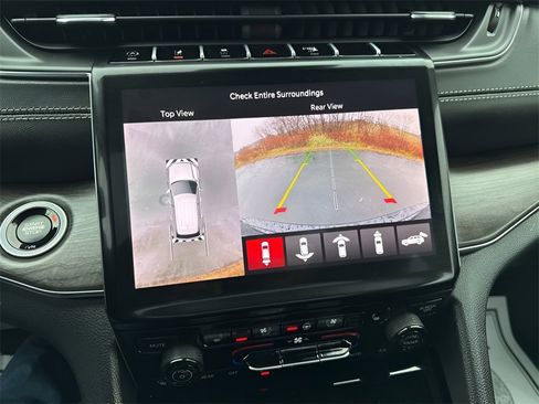 New 2025 Jeep Grand Cherokee Overland image 26