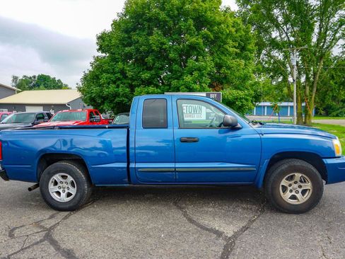Used 2005 Dodge Dakota SLT AWD/4WD image 2