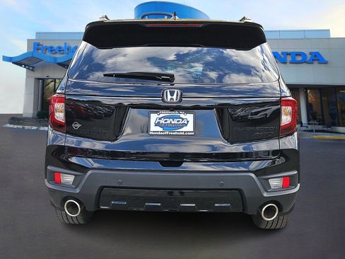 Certified 2024 Honda Passport Black Edition image 6
