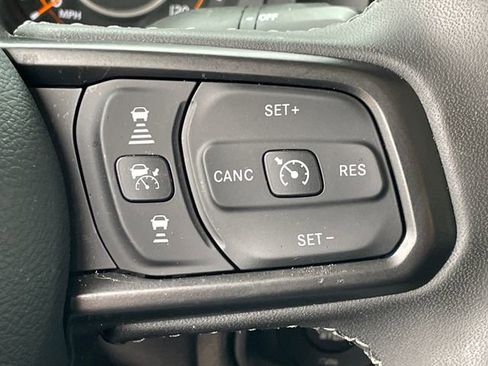 Used 2025 Jeep Gladiator Mojave AWD/4WD image 29