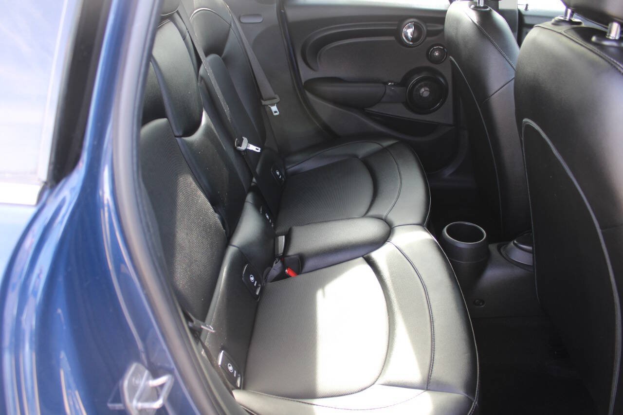 Used 2017 MINI Cooper 4-Door Hardtop FWD image 6