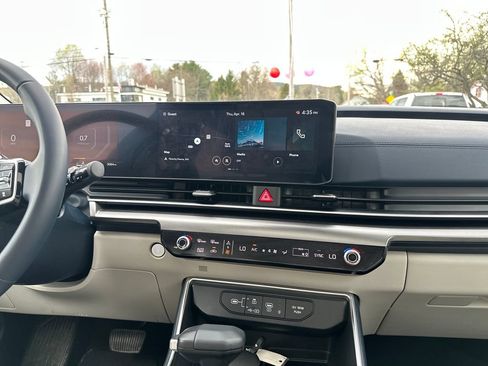 New 2026 Kia Carnival SX w/ SX Dark Edition Package FWD image 15