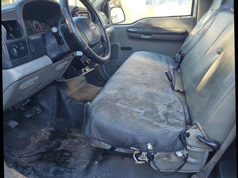 Used 2005 Ford F250 XL RWD image 10