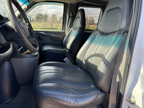 Used 2005 Chevrolet Express 3500 Passenger w/ LS Preferred Equipment Group RWD image 16