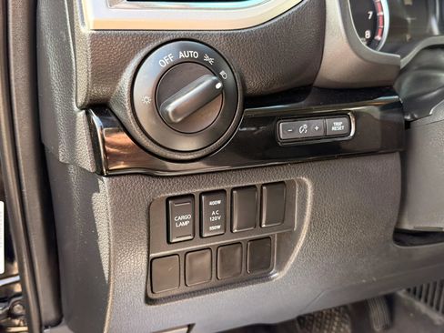 Used 2021 Nissan Titan SV w/ SV Convenience Package AWD/4WD image 28