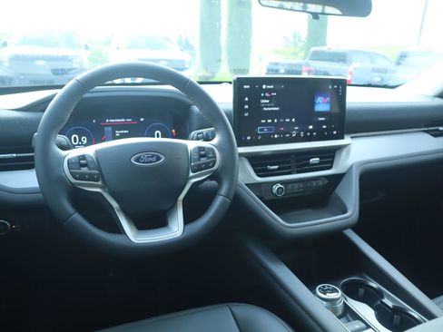 New 2026 Ford Explorer Active w/ Active Comfort Package RWD image 2