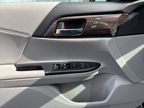 Used 2017 Honda Accord EX-L image 16