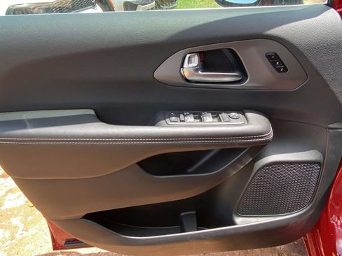 New 2027 Chrysler Pacifica Select FWD image 43
