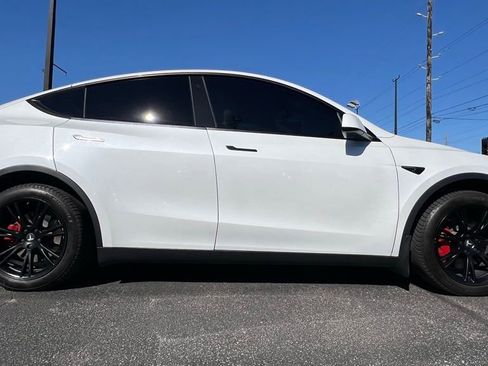 Used 2020 Tesla Model Y Long Range image 9